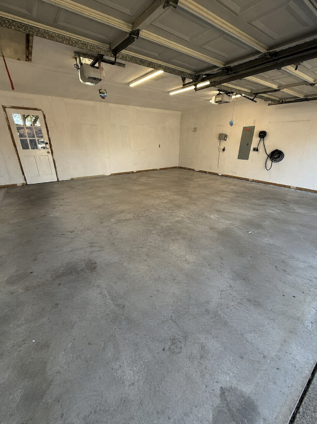Plano 2-Car Garage — before